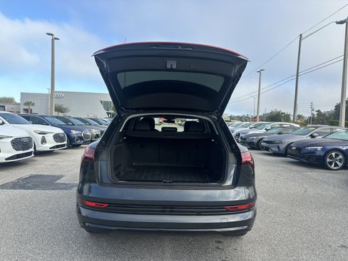 Used 2022 Audi e-tron Premium image 5