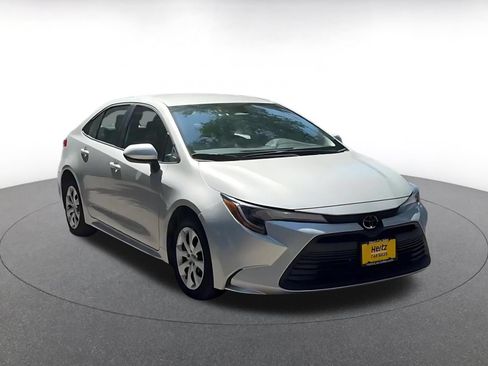 Used 2025 Toyota Corolla LE FWD image 3