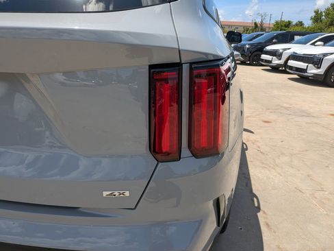 Certified 2023 Kia Sorento SX AWD/4WD image 11