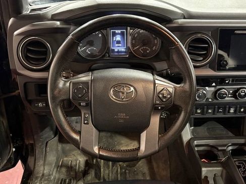 Used 2016 Toyota Tacoma TRD Sport image 20