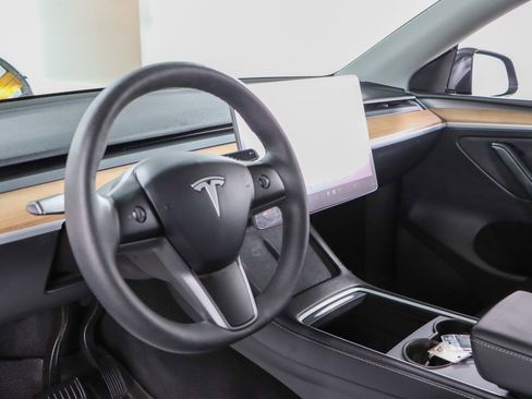 Used 2024 Tesla Model Y Long Range image 20