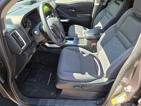 Used 2025 Nissan Frontier SV w/ Tow Package image 12