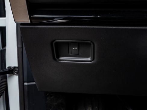 Used 2022 Land Rover Range Rover SE image 18