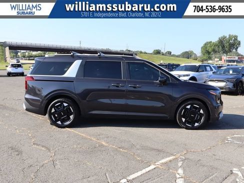Used 2025 Kia Carnival EX FWD image 9