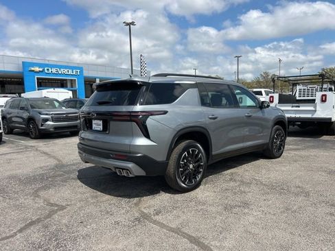 New 2026 Chevrolet Traverse LT w/ Sun and Wheel Package FWD image 3