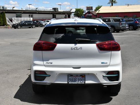 Used 2022 Kia Niro EX Premium FWD image 7