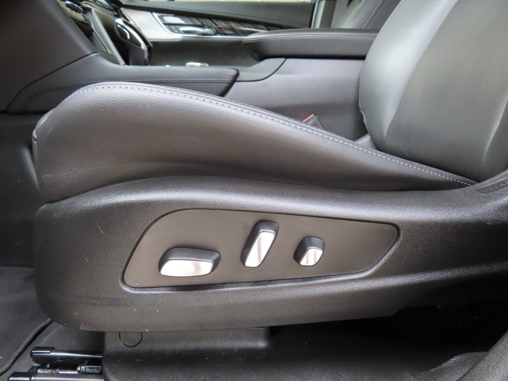 Used 2024 Cadillac XT6 Premium Luxury AWD/4WD image 8