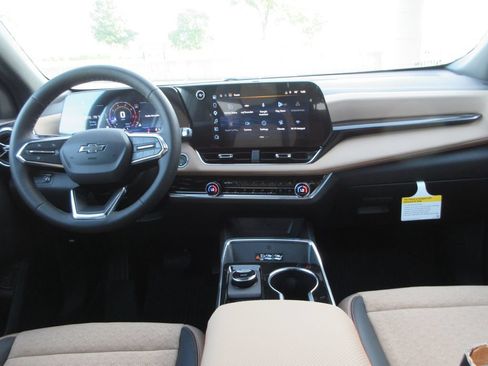 New 2027 Chevrolet Equinox ACTIV w/ Convenience Package III FWD image 15