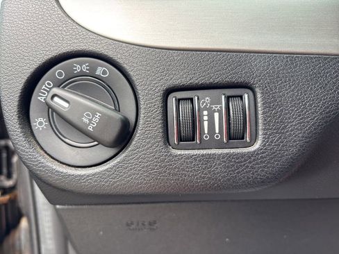 Used 2019 Dodge Grand Caravan GT FWD image 24