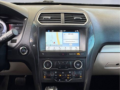 Used 2018 Ford Explorer XLT w/ Equipment Group 202A FWD image 10