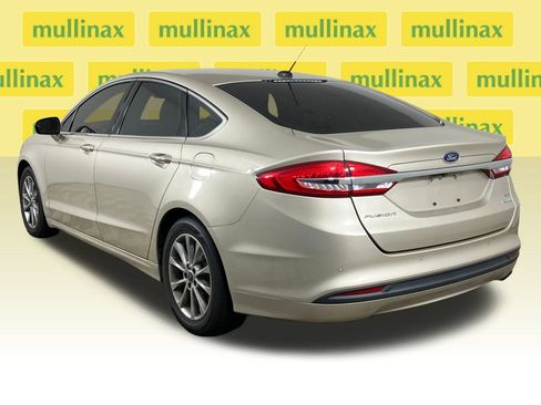 Certified 2017 Ford Fusion SE w/ Fusion SE Technology Package image 9