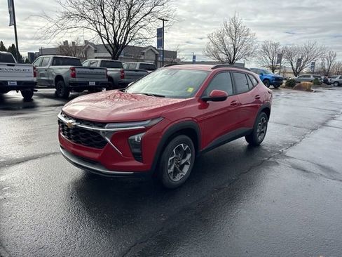 New 2026 Chevrolet Trax LT w/ Driver Confidence Package FWD image 3