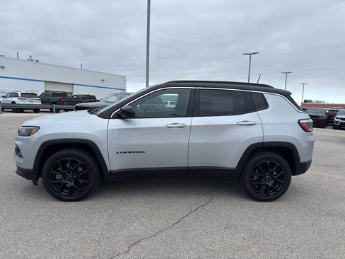 Used 2025 Jeep Compass Limited AWD/4WD image 6