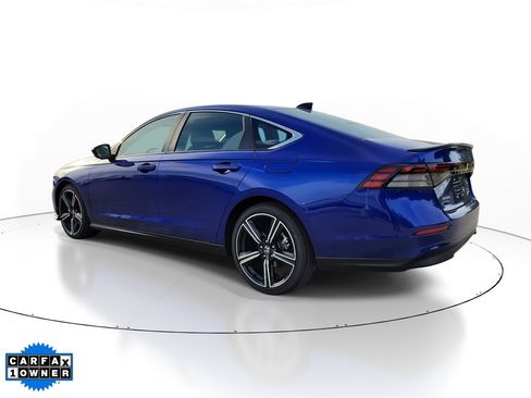 Used 2025 Honda Accord Sport image 3