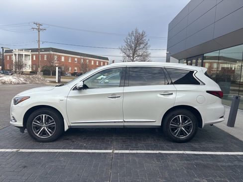 Used 2019 INFINITI QX60 Luxe w/ Essential Package image 2