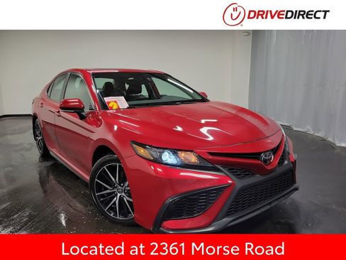 Used 2024 Toyota Camry SE image 1
