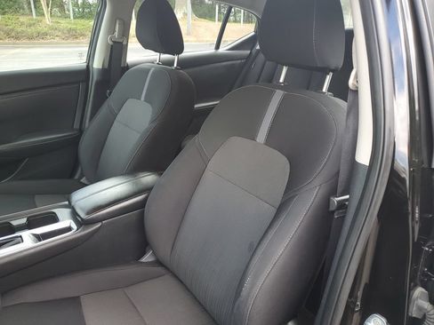 Used 2024 Nissan Sentra SV FWD image 19