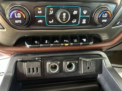 Used 2015 Chevrolet Silverado 2500 High Country w/ Duramax Plus Package image 31