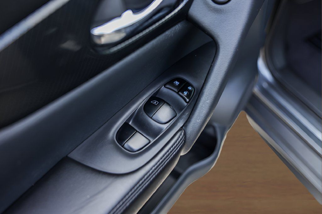 Used 2017 Nissan Rogue SL FWD image 19