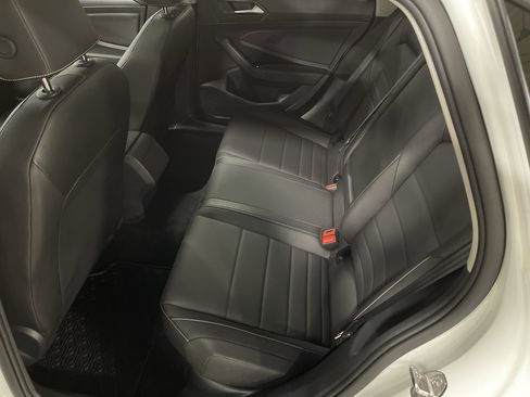 Used 2024 Volkswagen Jetta SE w/ Panoramic Sunroof Package image 11