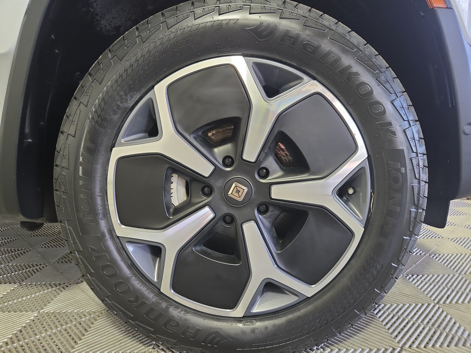Used 2024 Rivian R1T Adventure Dual AWD/4WD image 11