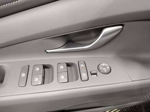 Used 2025 Hyundai Elantra Sport FWD image 19