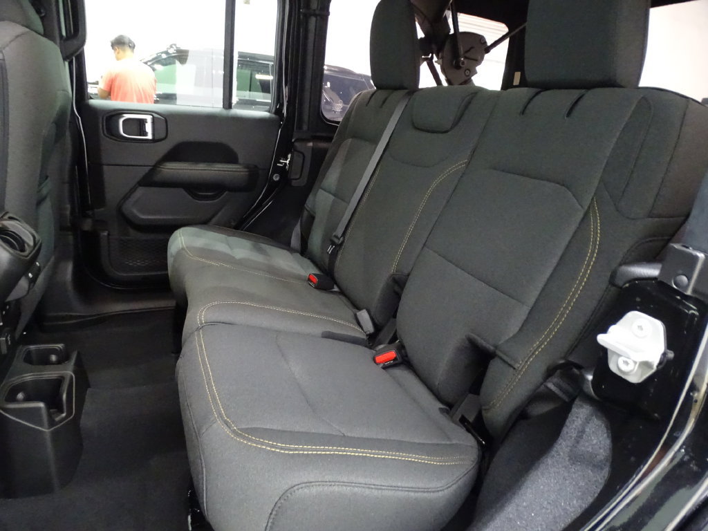 Used 2024 Jeep Wrangler Unlimited Sahara AWD/4WD image 11