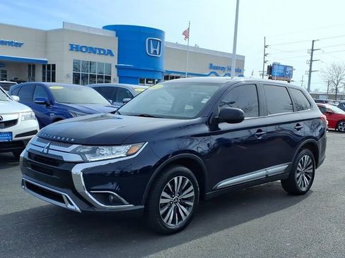 Used 2020 Mitsubishi Outlander ES image 1