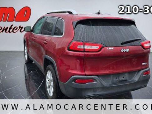 Used 2017 Jeep Cherokee Latitude FWD image 3