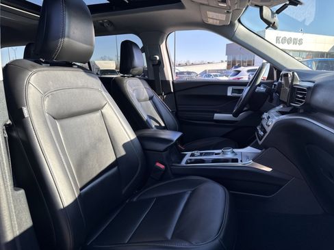 Used 2024 Ford Explorer XLT w/ Equipment Group 202A image 28