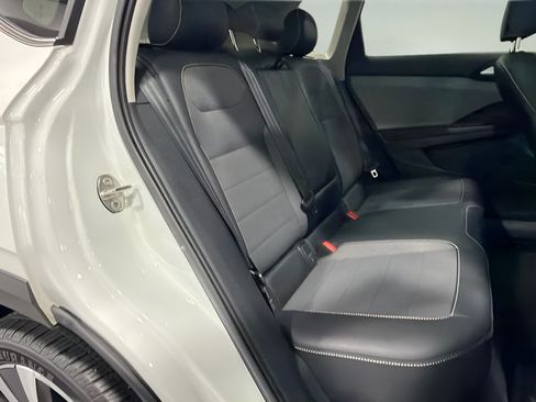 Used 2023 Volkswagen Taos SE w/ Panoramic Sunroof Package FWD image 31