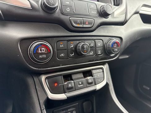 Used 2023 GMC Terrain SLT w/ Infotainment Package II FWD image 16