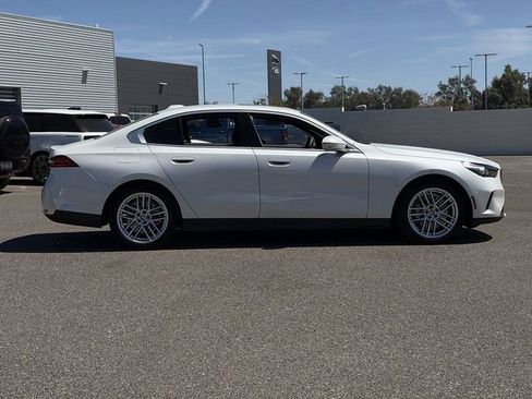Used 2025 BMW 530i image 5