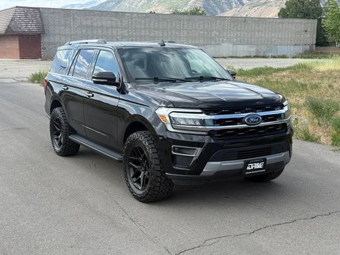 Used 2024 Ford Expedition Limited AWD/4WD image 2