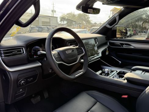 New 2025 Jeep Wagoneer L Series II image 15