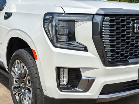 Used 2023 GMC Yukon XL Denali Ultimate AWD/4WD image 3