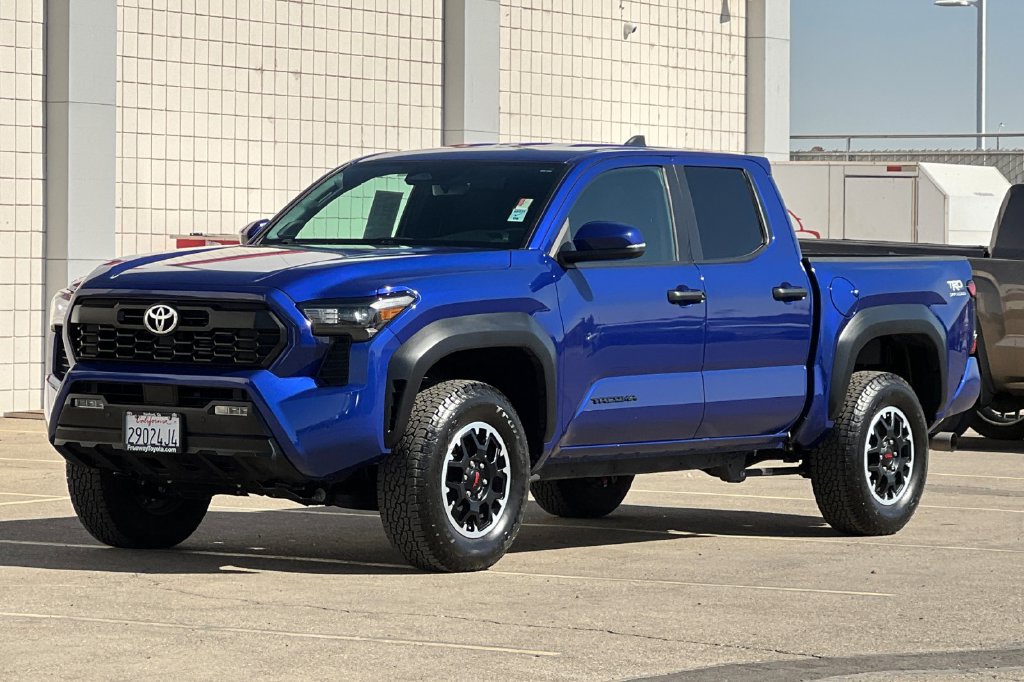 Certified 2025 Toyota Tacoma TRD Off-Road w/ TRD Off Road Upgrade Package AWD/4WD image 10
