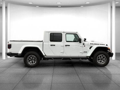 Used 2024 Jeep Gladiator Rubicon AWD/4WD image 8