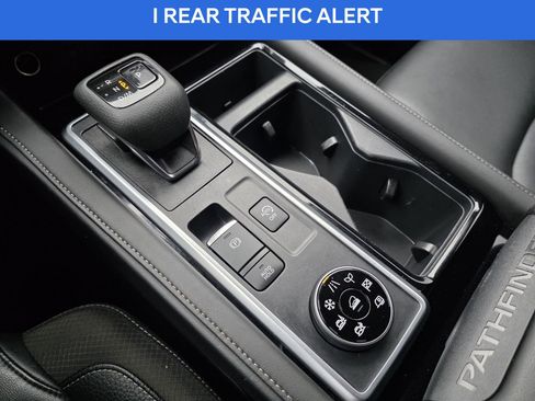 Used 2025 Nissan Pathfinder SL image 26