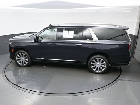 Used 2023 Cadillac Escalade ESV Premium Luxury Platinum AWD/4WD image 39