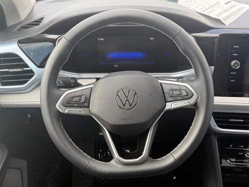 New 2026 Volkswagen Taos SE FWD image 14