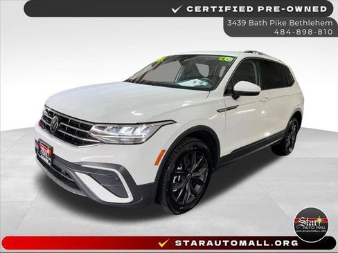 Used 2024 Volkswagen Tiguan SE image 1