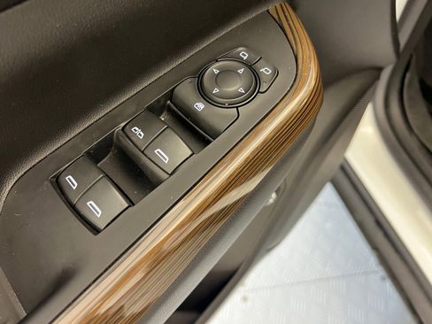 Used 2023 GMC Acadia SLE w/ Driver Convenience Package image 23