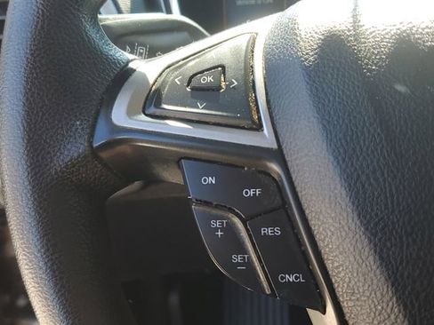 Used 2020 Ford Fusion SE image 12