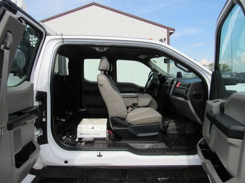 Used 2017 Ford F550 4x4 SuperCab Super Duty w/ Power Equipment Group image 17