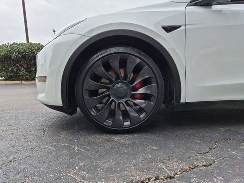 Used 2023 Tesla Model Y Performance AWD/4WD image 24