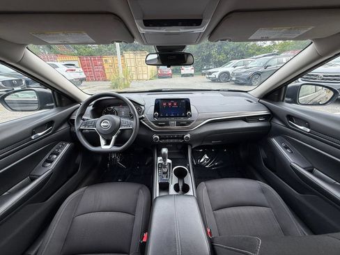 Used 2024 Nissan Altima 2.5 SV FWD image 21