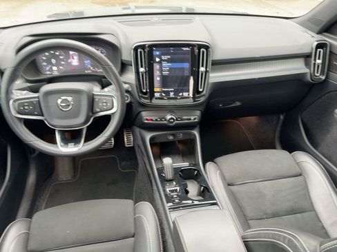 Used 2019 Volvo XC40 T5 R-Design image 17
