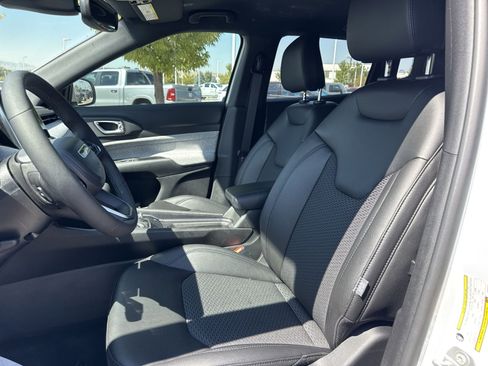 New 2025 Jeep Compass Latitude w/ Convenience Group image 18