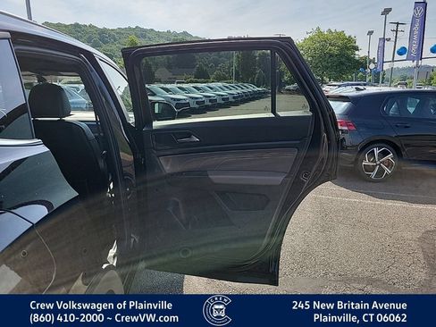 Certified 2023 Volkswagen Atlas Cross Sport SE w/ Panoramic Sunroof Package AWD/4WD image 45
